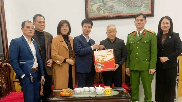 PHƯỜNG KỲ LỪA TỔ CHỨC THĂM HỎI TẶNG QUÀ TẾT NGUYÊN ĐÁN  NGUYÊN CÁC LÃNH ĐẠO NGHỈ HƯU QUA CÁC THỜI KỲ TRÊN ĐỊA BÀN