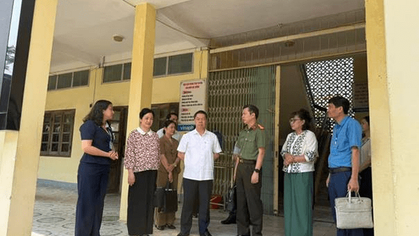 Đồng chí Đoàn Thanh Sơn, Phó Chủ tịch UBND tỉnh Lạng Sơn, Trưởng Ban Chỉ đạo cấp tỉnh Kỳ thi tốt nghiệp THPT năm 2026 kiểm tra công tác chuẩn bị thi tại Trường THPT Cao Lộc