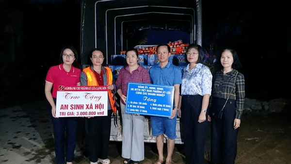 PHƯỜNG KỲ LỪA HỖ TRỢ NGƯỜI DÂN VÙNG LŨ XÃ VÂN NHAM
