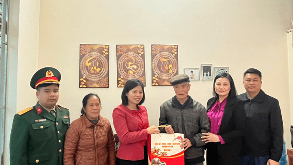 PHƯỜNG KỲ LỪA TỔ CHỨC THĂM HỎI TẶNG QUÀ TẾT NGUYÊN ĐÁN  NGUYÊN CÁC LÃNH ĐẠO NGHỈ HƯU QUA CÁC THỜI KỲ TRÊN ĐỊA BÀN