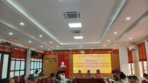 UBND PHƯỜNG TỔ CHỨC HỘI NGHỊ GIAO BAN ỦY BAN NHÂN DÂN VỚI CÁC KHỐI TRÊN ĐỊA BÀN PHƯỜNG