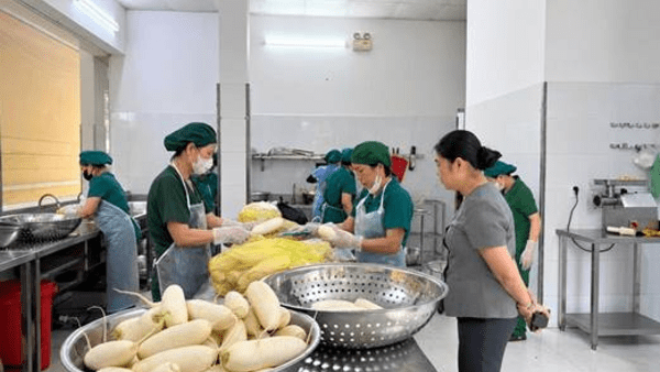 PHƯỜNG KỲ LỪA: KIỂM TRA ĐỘT XUẤT CÔNG TÁC TỔ CHỨC BẾP ĂN BÁN TRÚ TẠI CÁC TRƯỜNG HỌC