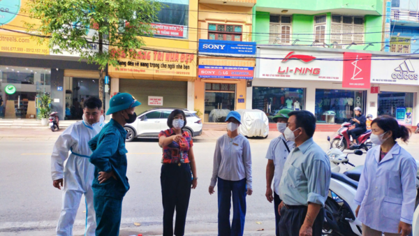 PHƯỜNG KỲ LỪA TỔ CHỨC PHUN HÓA CHẤT DIỆT MUỖI DIỆN RỘNG TRƯỚC DIỄN BIẾN PHỨC TẠP CỦA DỊCH SỐT XUẤT HUYẾT